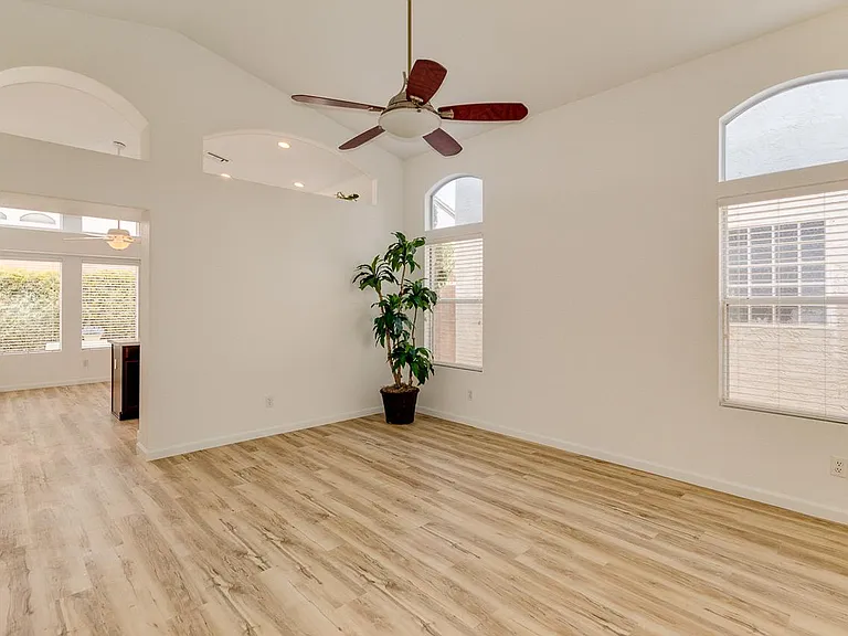 3412 E Renee Dr — Photo 5