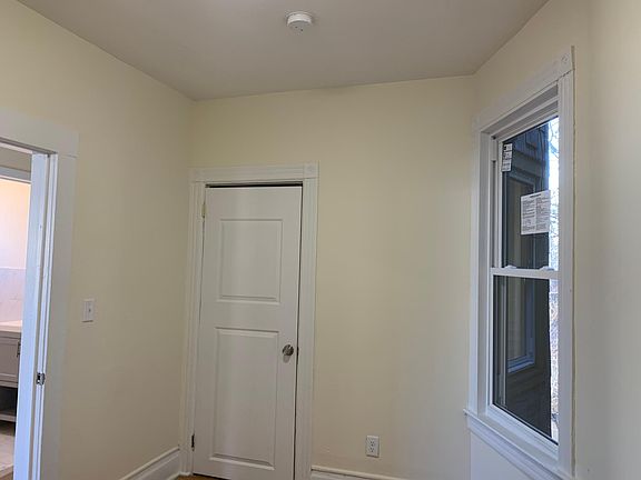 3rd image of 7 William St Floor 2