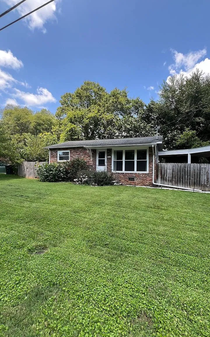 427 Howell Ave — Photo 1