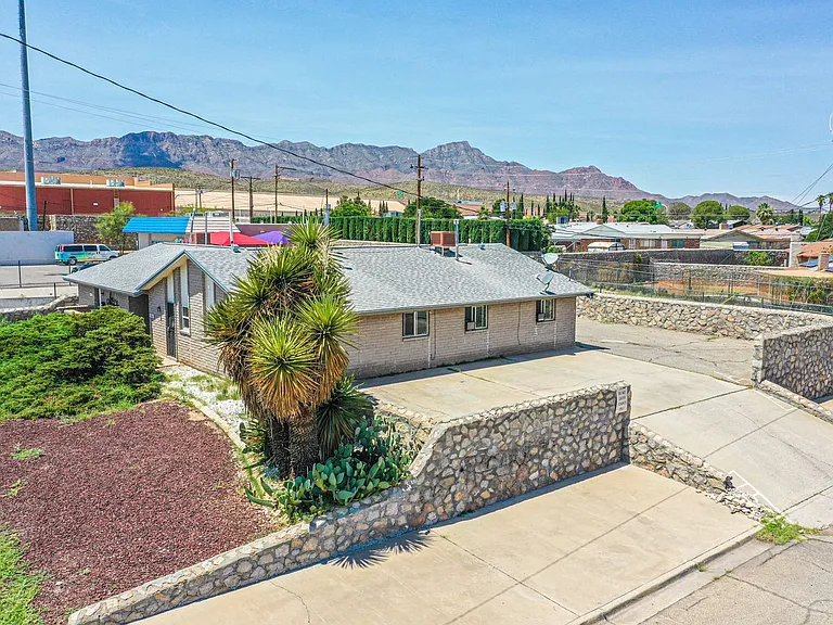 4555 Sun Valley Dr — Photo 33