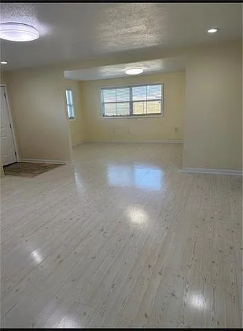 517 Diplomat St — Photo 6