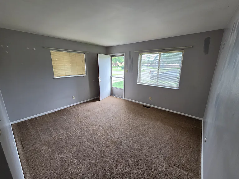 5869 W Morris St — Photo 2