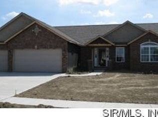 832 Indian Prairie Dr, Mascoutah, IL 62258