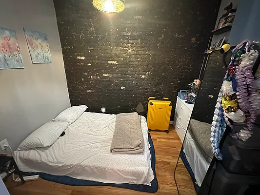 Rented by Premier Metro Realty Corp | media 7