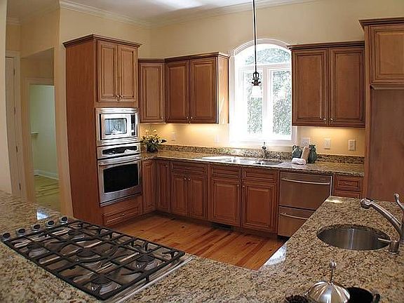 5th image of 231 Ashmont Dr