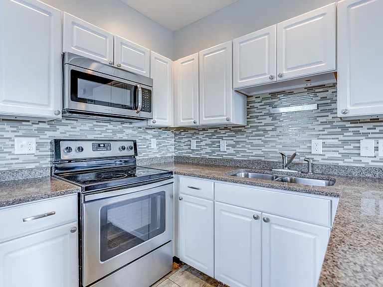 217 W Collins St #B — Photo 4