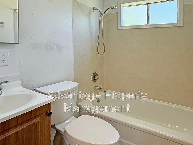 2353 NW Fillmore Ave — Photo 13