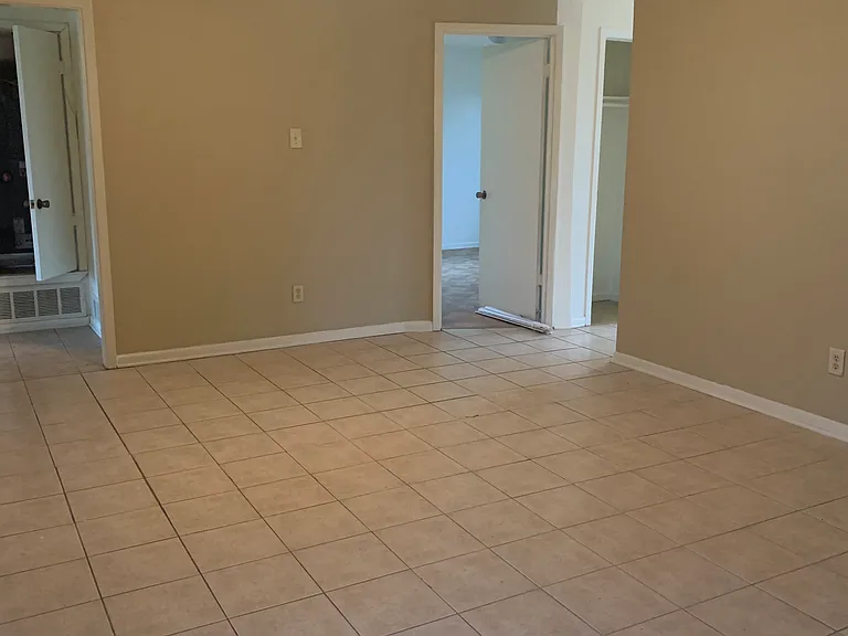 909 Tammy Dr — Photo 5