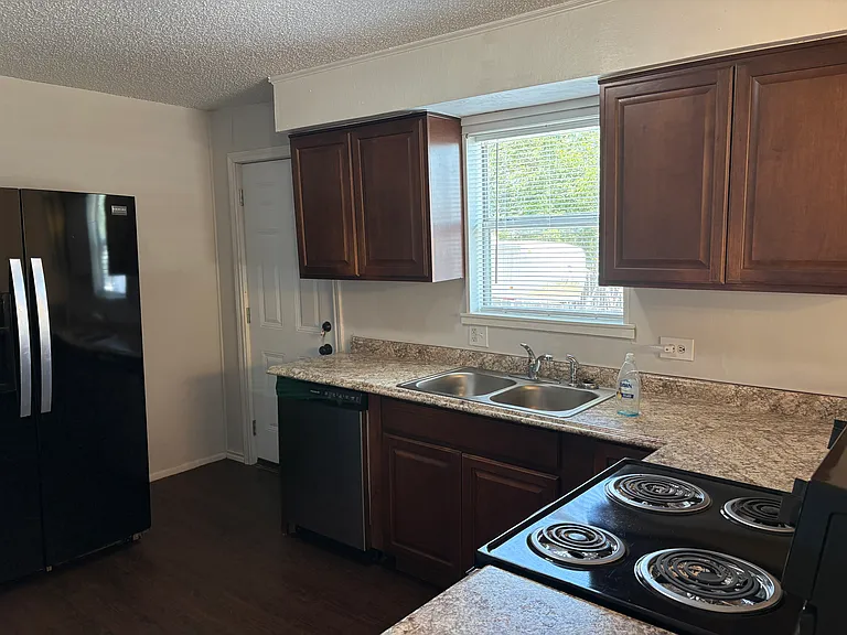 308 Ash St — Photo 3
