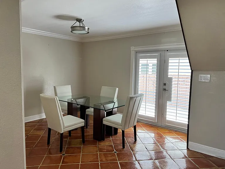 910 SW 62nd Ave — Photo 11