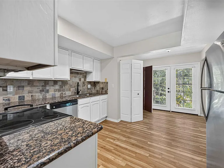 2107 N Red Cedar Cir — Photo 8