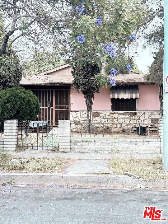2nd image of 3112 S Hobart Blvd