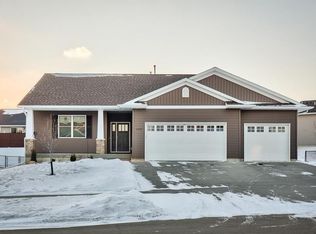 2905 Bullis Dr, Marion, IA 52302