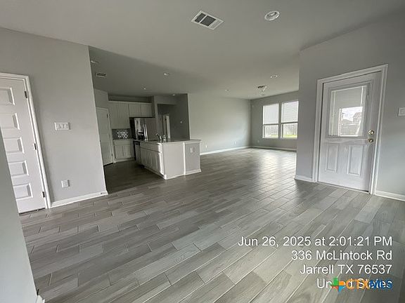 4th image of 336 McLintock Rd