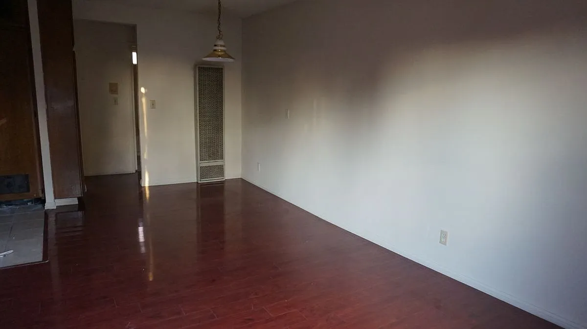 2 bed, 1.0 bath, 800 sqft, $2,570 — Photo 2