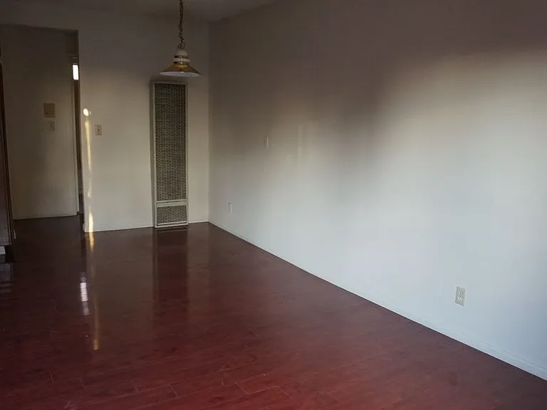 1441 Lake Shore Ave — Photo 2