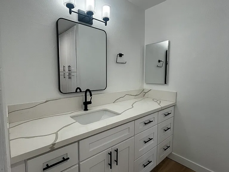 Park West Apartments — Photo 28