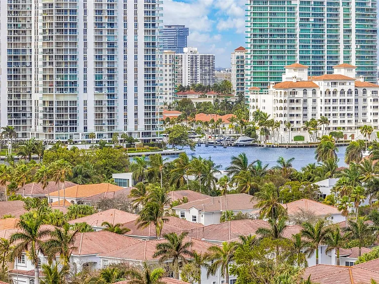 19201 Collins Ave #1117 — Photo 22