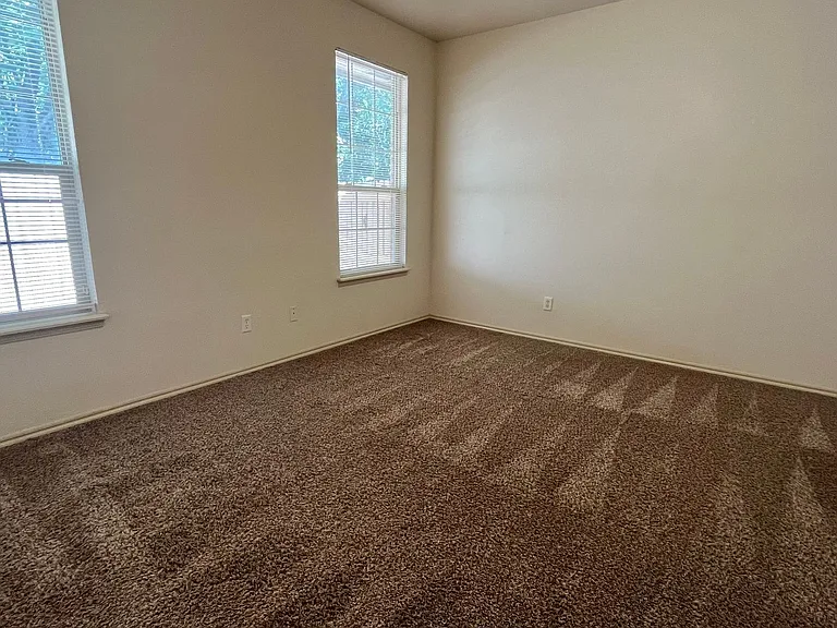 618 Sisken Ct — Photo 6