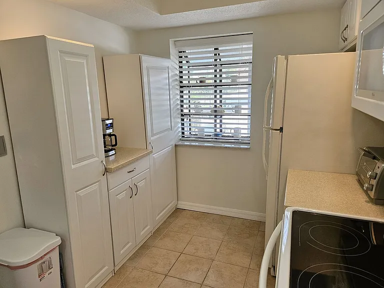 764 Avenida Estancia #206-B — Photo 24