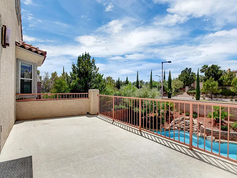469 Annotto Bay St — Photo 35