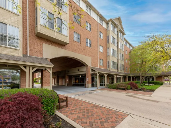 100 N Bokelman St APT 330, Roselle, IL 60172