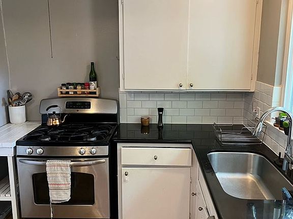 4th image of 821-823 Fremont St #821