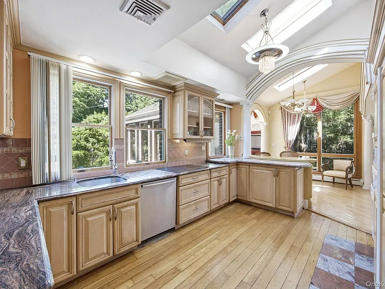 1 Bridle Path Dr — Photo 11