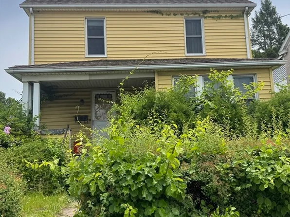 220 South St, Holyoke, MA 01040