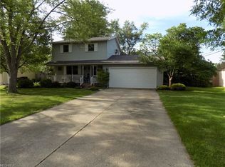 622 Cobblestone Dr, Amherst, OH 44001