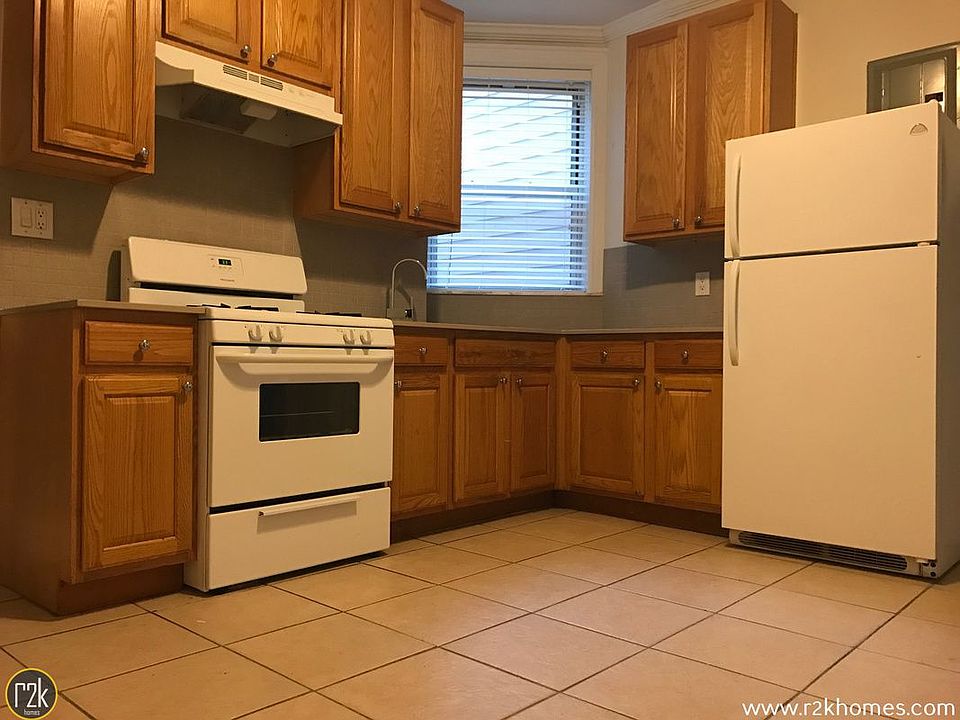 1st image of 2624 18th St APT 1R