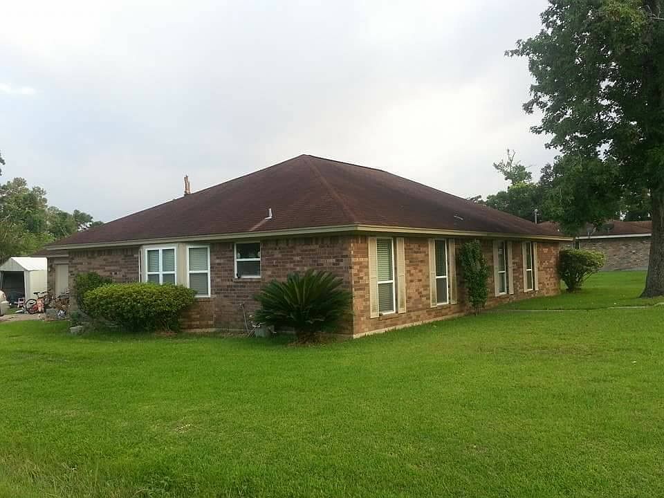 2nd image of 1000 Vivian St