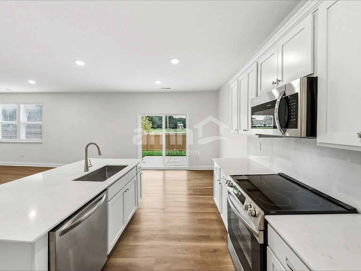 4 bed, 2.5 bath, 2293 sqft, $2,795 — Photo 4