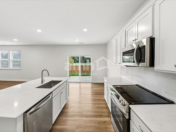 4th image of 406 Golden Maple Pl