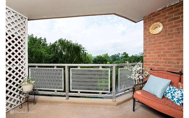 Sold by Douglas Elliman | media 26