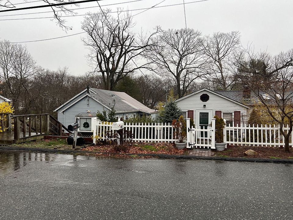 2nd image of 111 Iroquois St