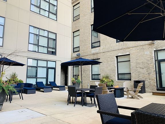5th image of 1830 Lombard St APT 307