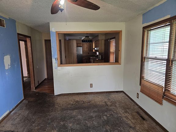 3rd image of 1096 S Highland Ct