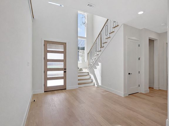 3rd image of 271 Lantern Ridge Dr