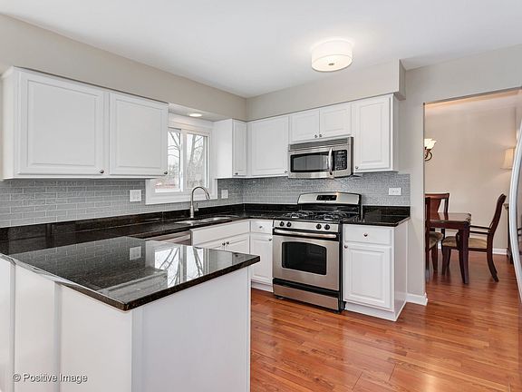 5th image of 3203 Carriage Way Dr