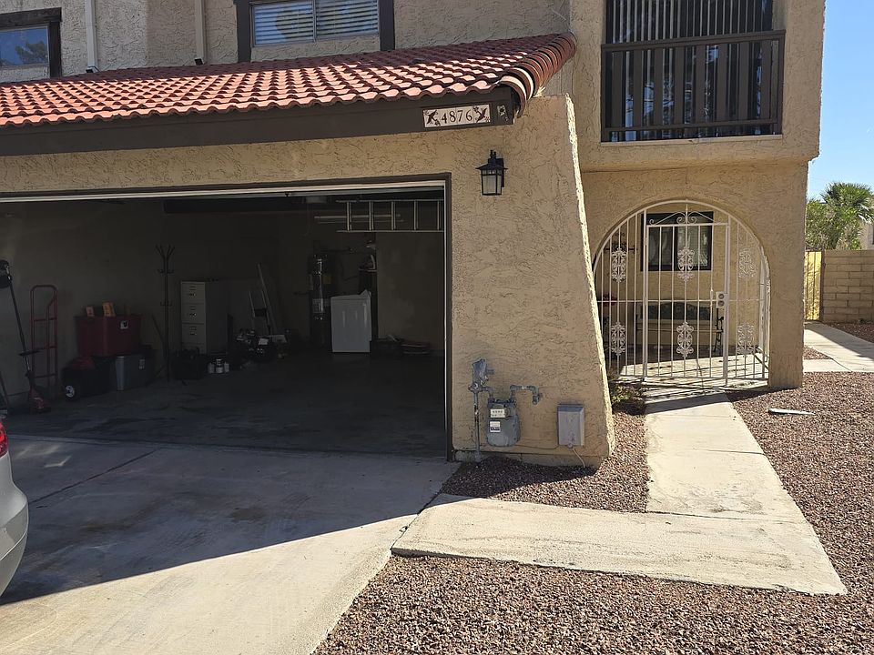 1st image of 4876 Rollingwood Cir