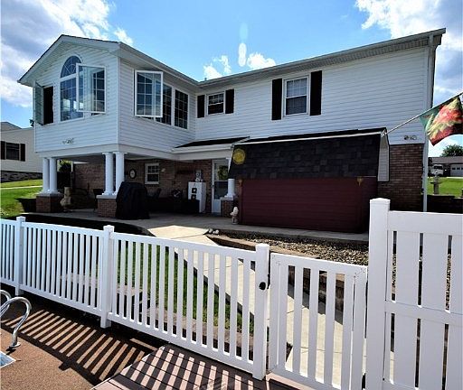 4th image of 2993 Queensway St