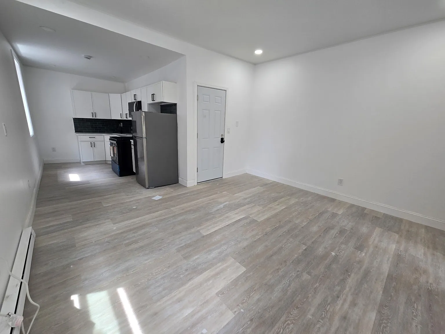 1 bed, 650 sqft, $1,300 — Photo 4