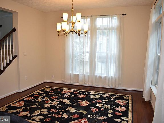 5th image of 704 Rock Elm Ct