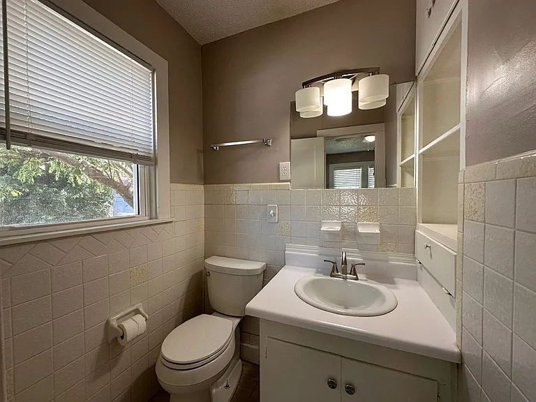 2403 Austin Ave — Photo 5