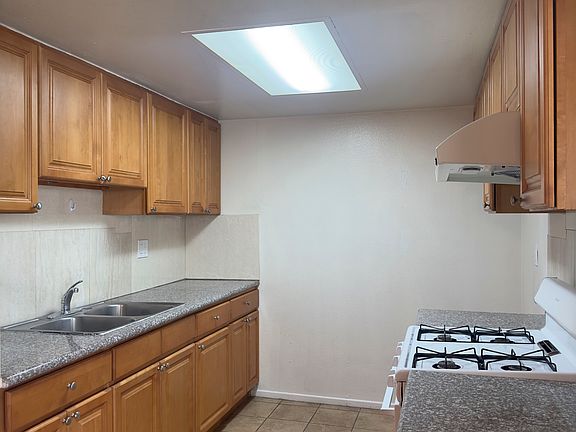 4th image of 415 Pomelo Ave APT F