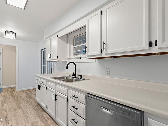 4th image of 317 Gilbert St