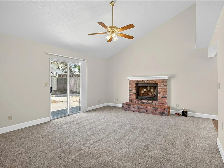 2176 E Decatur Ave — Photo 3