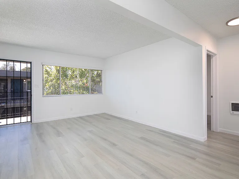 Catalina Pacific Apartments — Photo 4