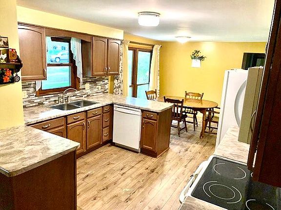 3rd image of 205 Vista Dr